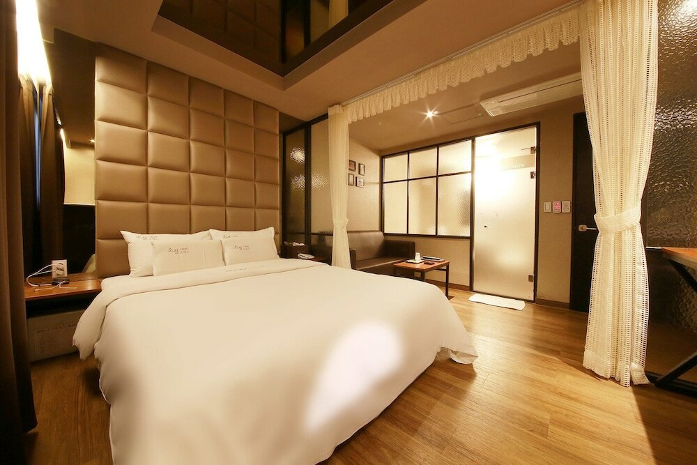 Фото Suwon City Hall Stn Soseol Smith Hotel