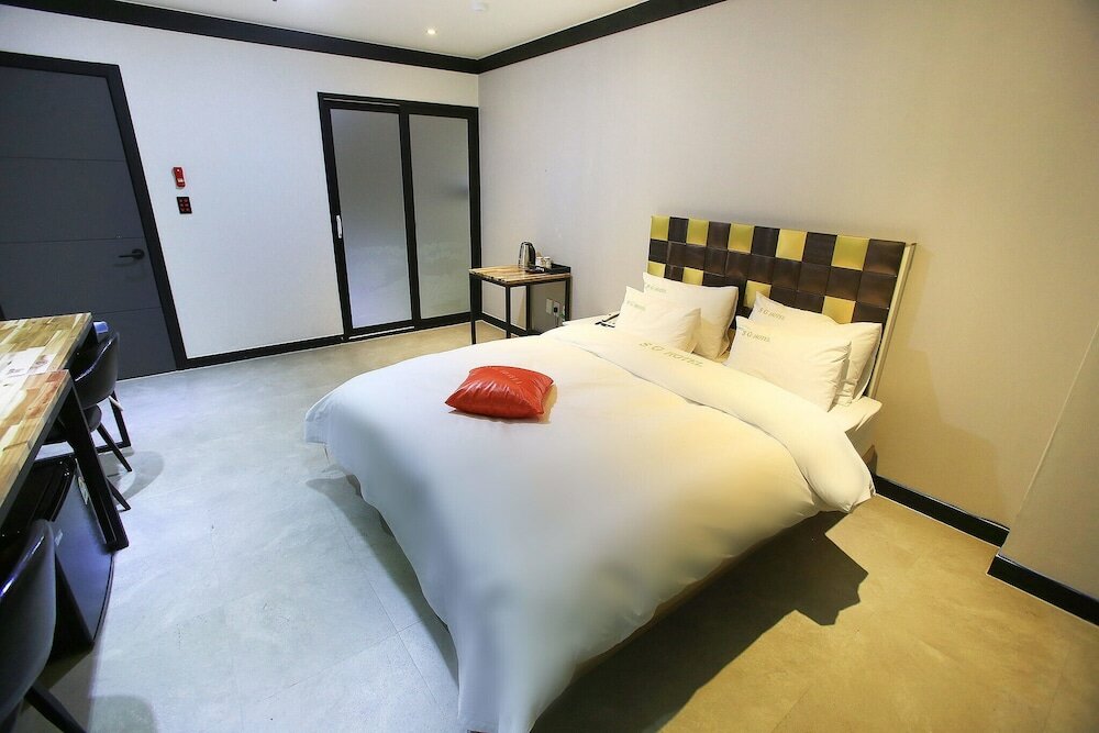 Фото Suwon Yeongtong Sg Hotel