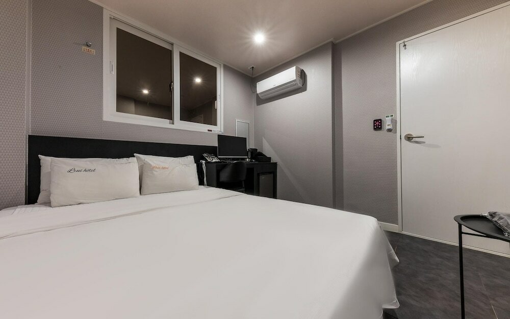 Фото Changwon Jinhae Hotel Lrui