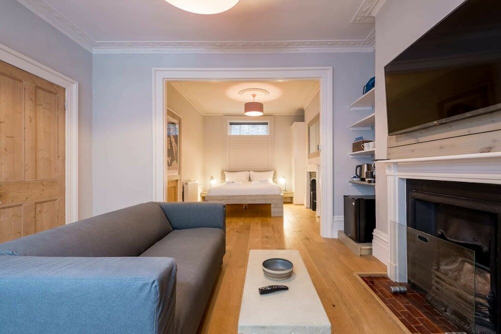 Фото Large Modern Studio Apartment by the Beach