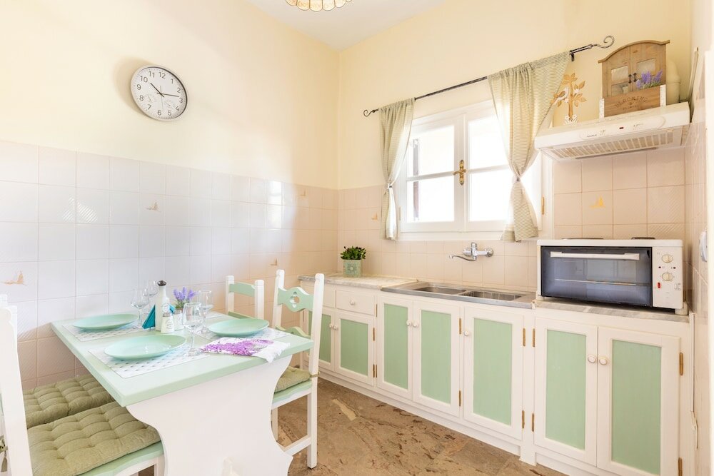 Фото Aloe Apartments by Konnect, 500m from Dassia Beach