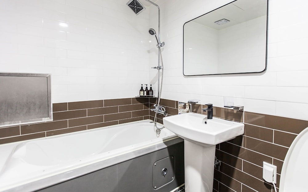 Фото Changwon Jinhae Yongwon Brown Dot Hotel