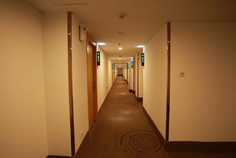 Фото GreenTree Inn Shanghai Hongqiao Airport Hotel