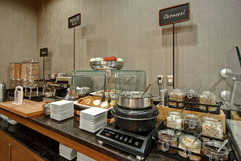 Фото Embassy Suites Springfield