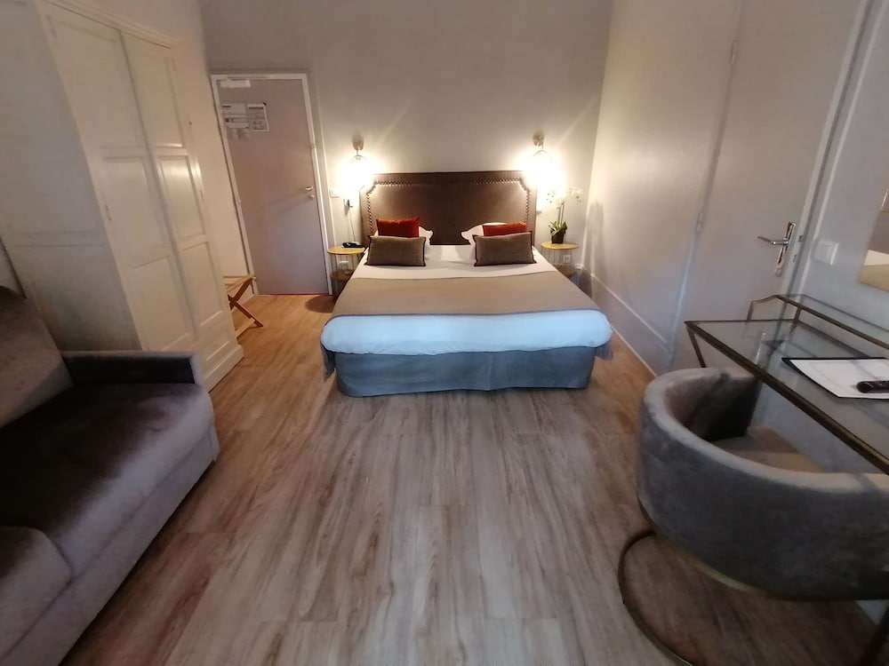 Фото Hotel des Roys Versailles