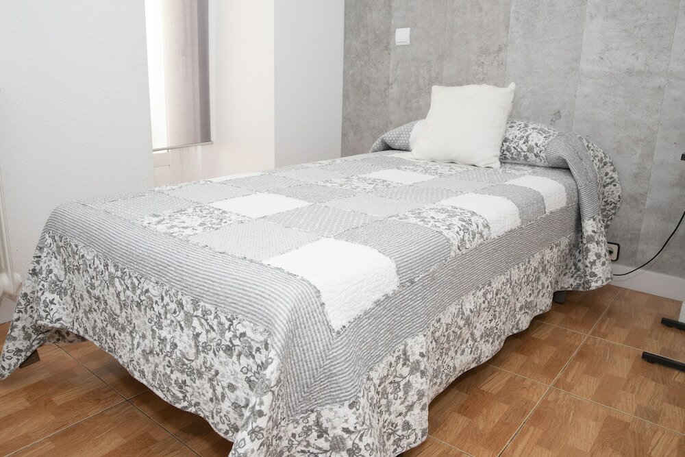 Фото Hostal Tokio