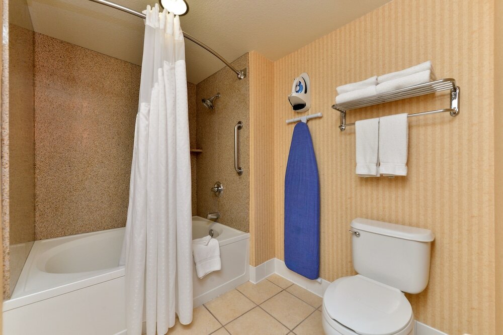 Фото Holiday Inn Express & Suites Elk Grove Central - Hwy 99, an Ihg Hotel