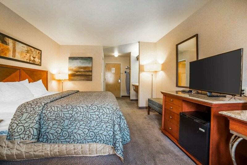 Гостиница Rodeway Inn & Suites - Nampa