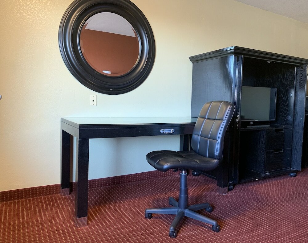 Фото Days Inn by Wyndham Buckeye