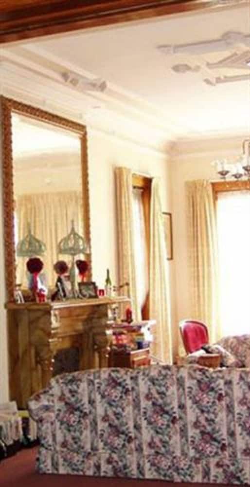 Фото Olde Judge Mansion