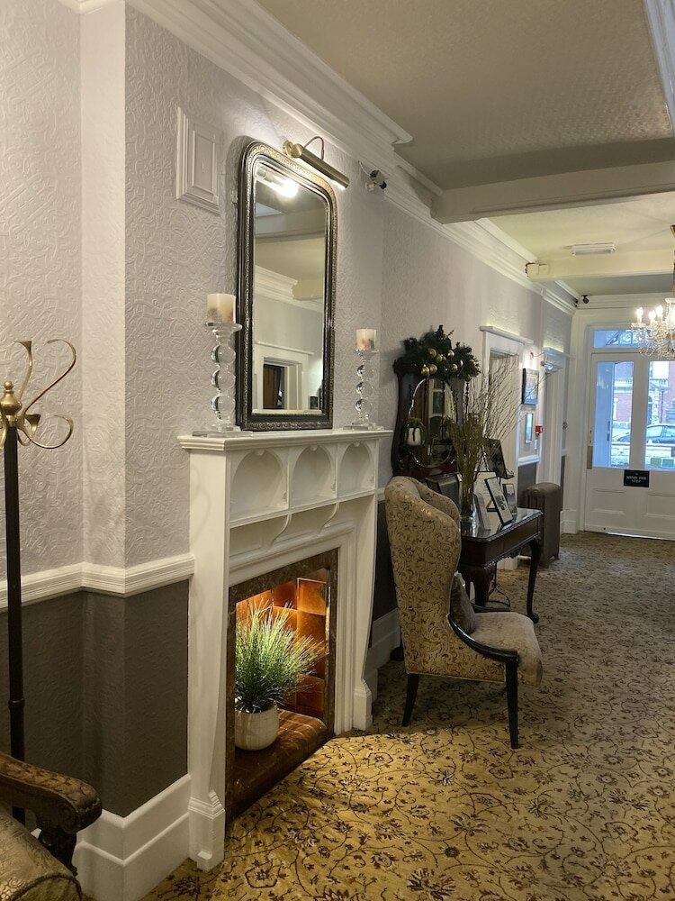 Фото Langtry Manor Hotel