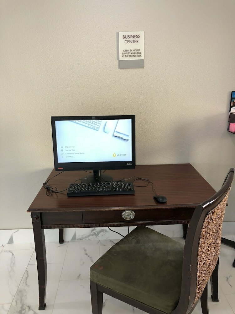 Фото Clarion Inn & Suites Kissimmee-Lake Buena Vista South