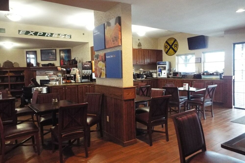 Фото Comfort Inn Warrensburg Station