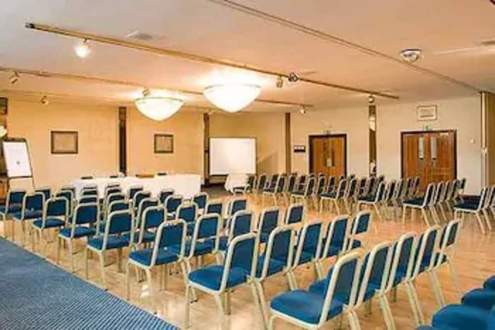 Фото The Royal Beach Hotel