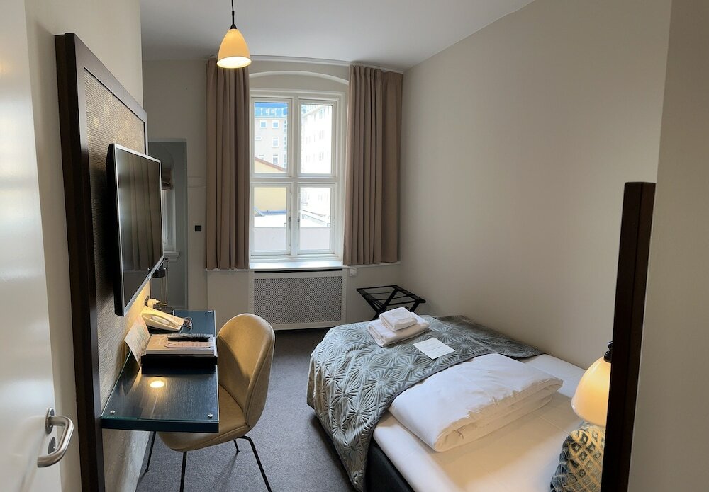 Фото Ascot Hotel