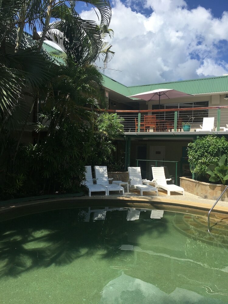 Фото Bay Village Tropical Retreat & Apartments