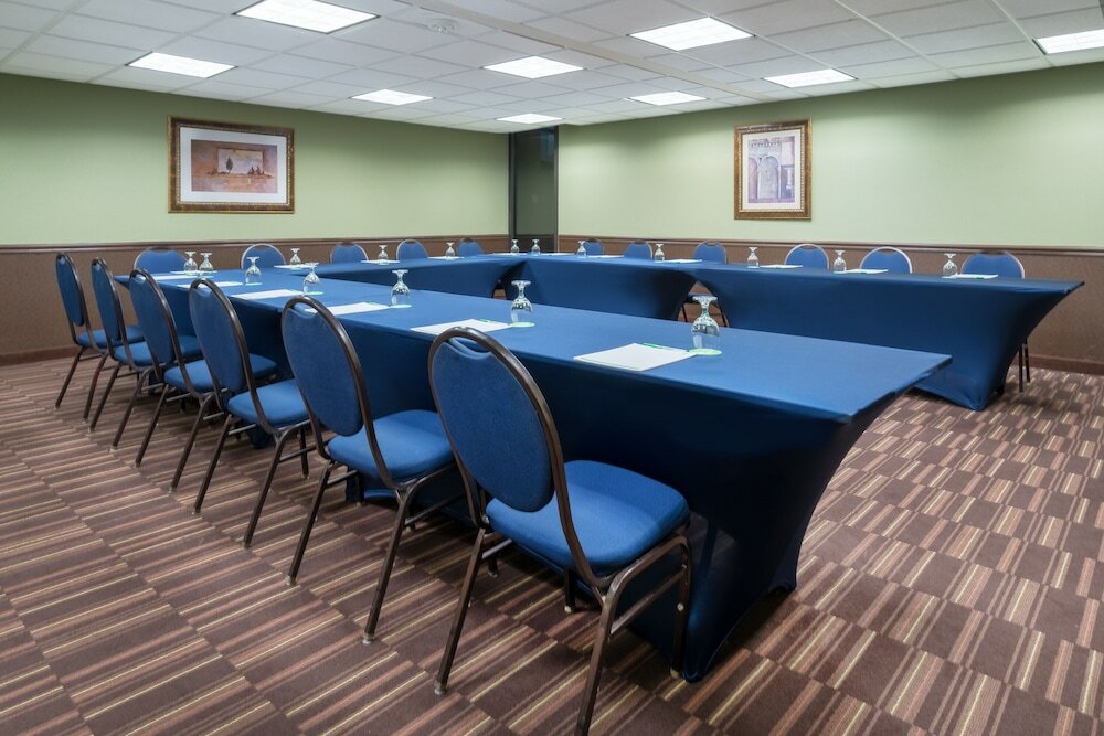 Фото Holiday Inn Morgantown - Reading Area, an Ihg Hotel