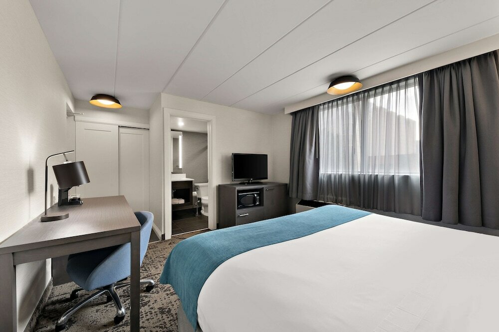 Фото Best Western Parkway Hotel Toronto North