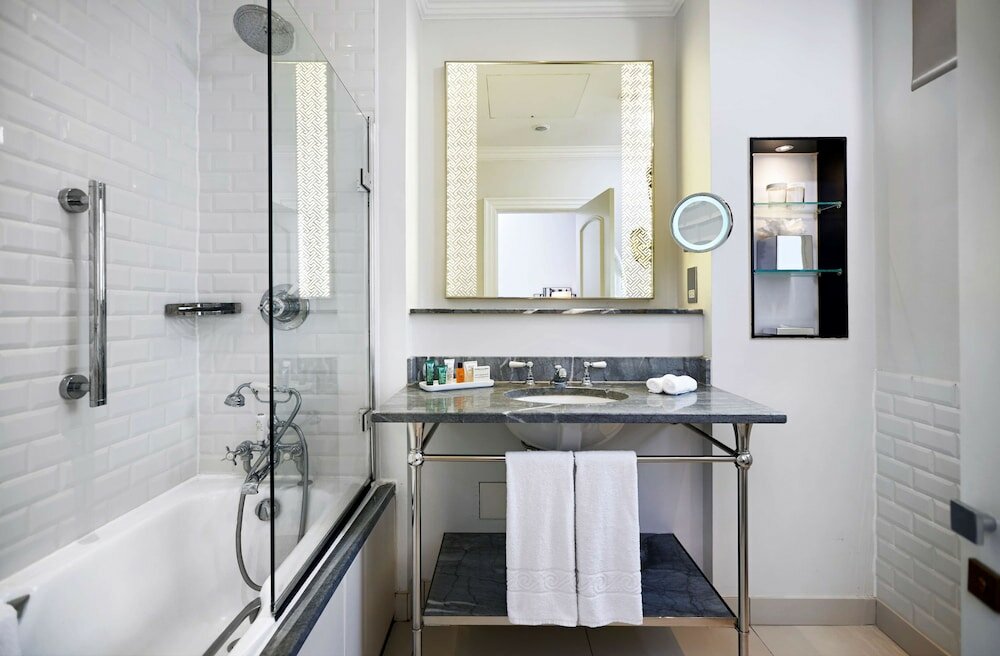 Фото The Waldorf Hilton, London