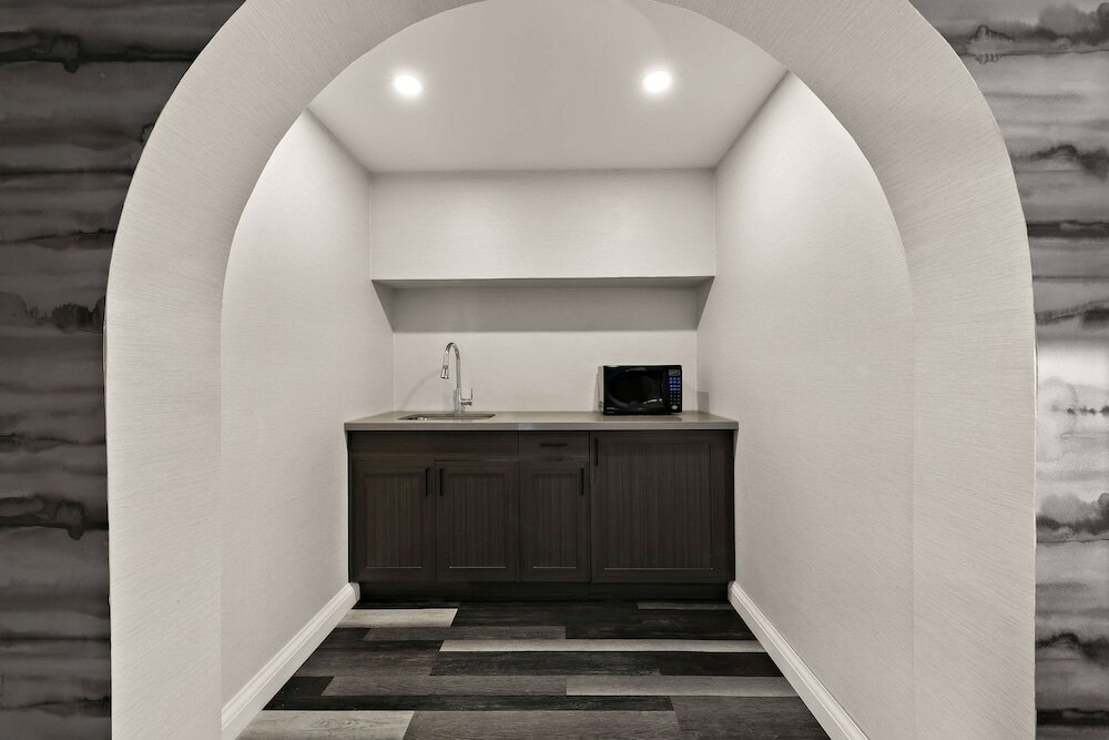 Фото Best Western Parkway Hotel Toronto North