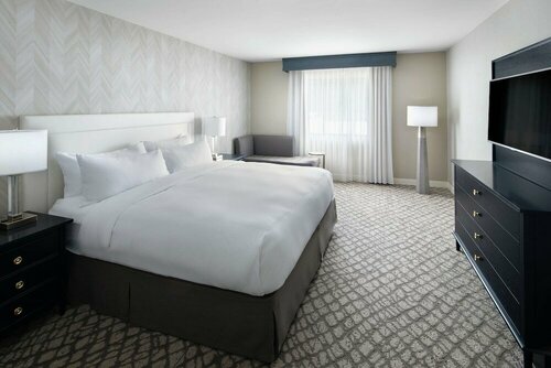 Гостиница DoubleTree Suites by Hilton Hotel Charlotte - SouthPark в Шарлотте