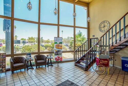Гостиница Quality Inn & Suites Phoenix Nw - Sun City в Глендейле
