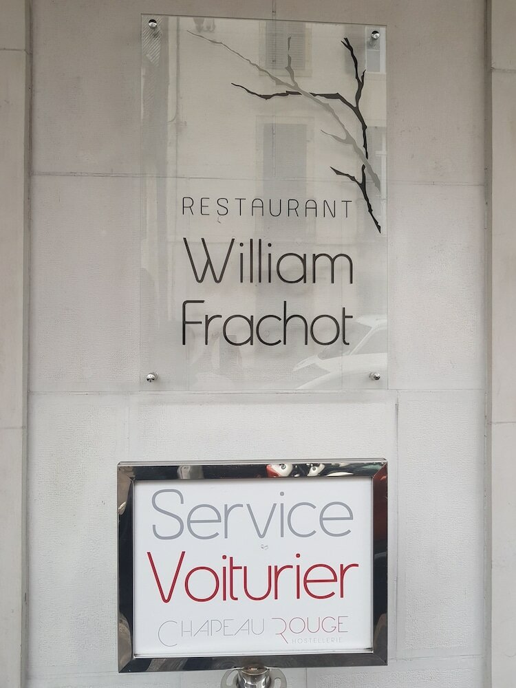 Фото Hostellerie Du Chapeau Rouge