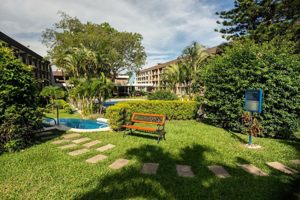 Фото Irazu Hotel & Studios