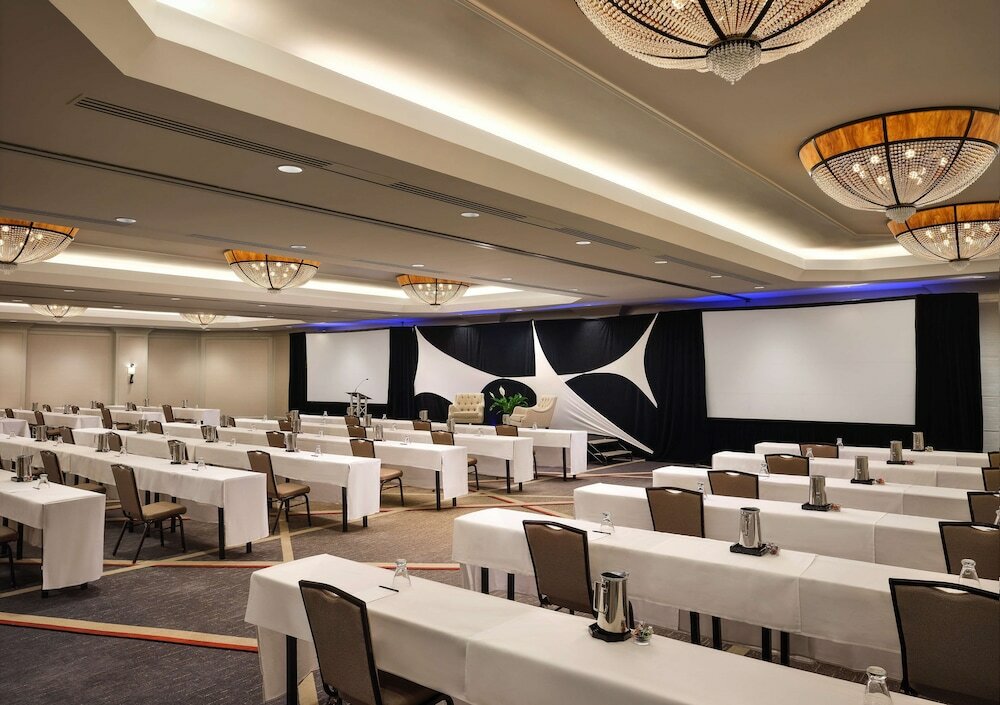 Фото Hilton Arlington