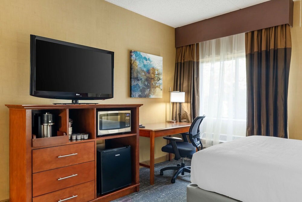 Фото Best Western Plus North Haven Hotel