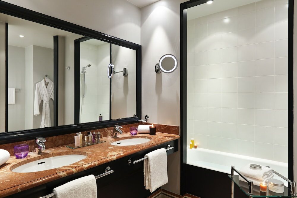 Фото Hôtel Barrière l'Hôtel du Lac