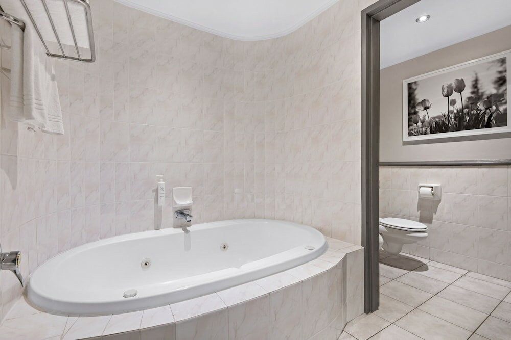 Фото Protea Hotel by Marriott Johannesburg Balalaika Sandton