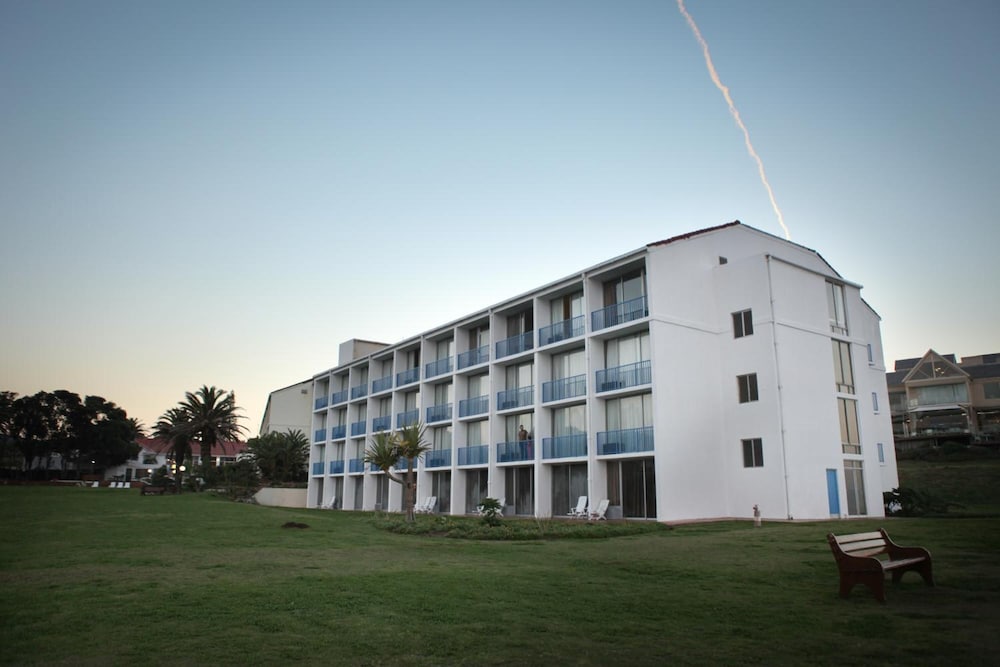 Фото Wilderness Beach Hotel