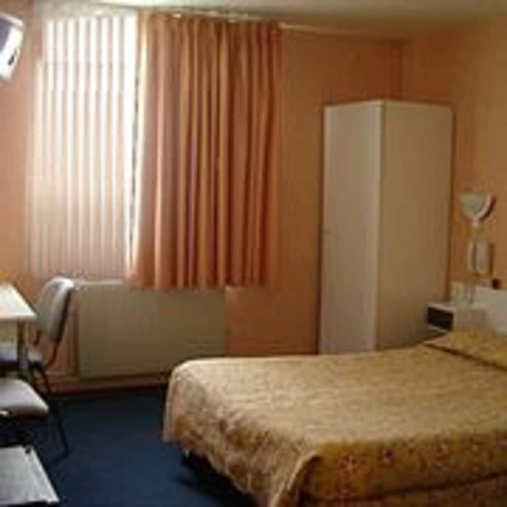 Фото Green Park Hotel Paris