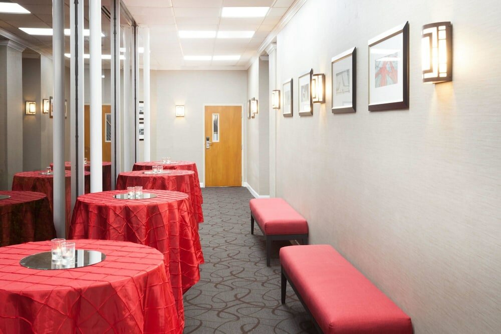 Фото Ramada Plaza by Wyndham Chicago North Shore