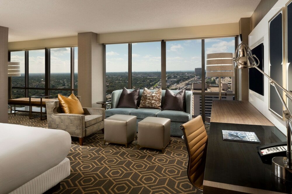 Фото DoubleTree by Hilton Dallas - Campbell Centre