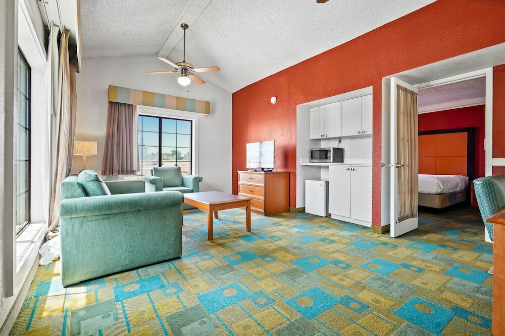 Фото La Quinta Inn by Wyndham Costa Mesa Newport Beach