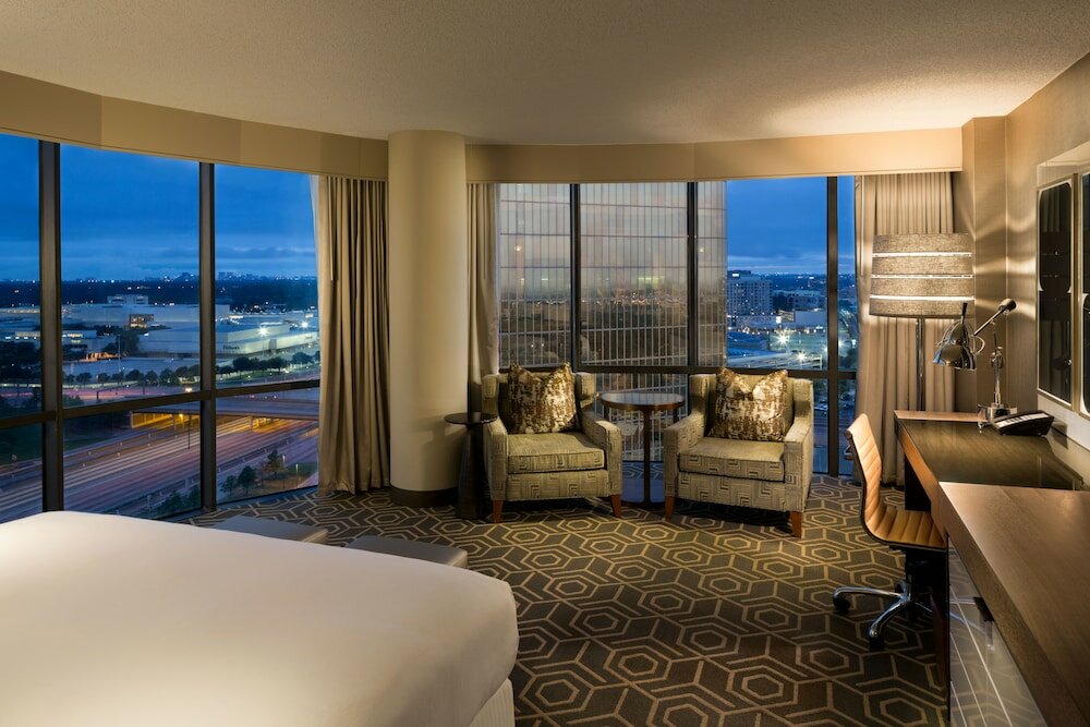 Фото DoubleTree by Hilton Dallas - Campbell Centre
