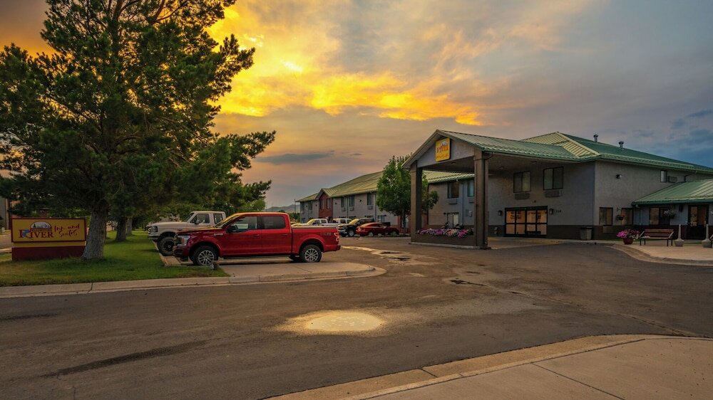 Фото Yellowstone River Inn & Suites