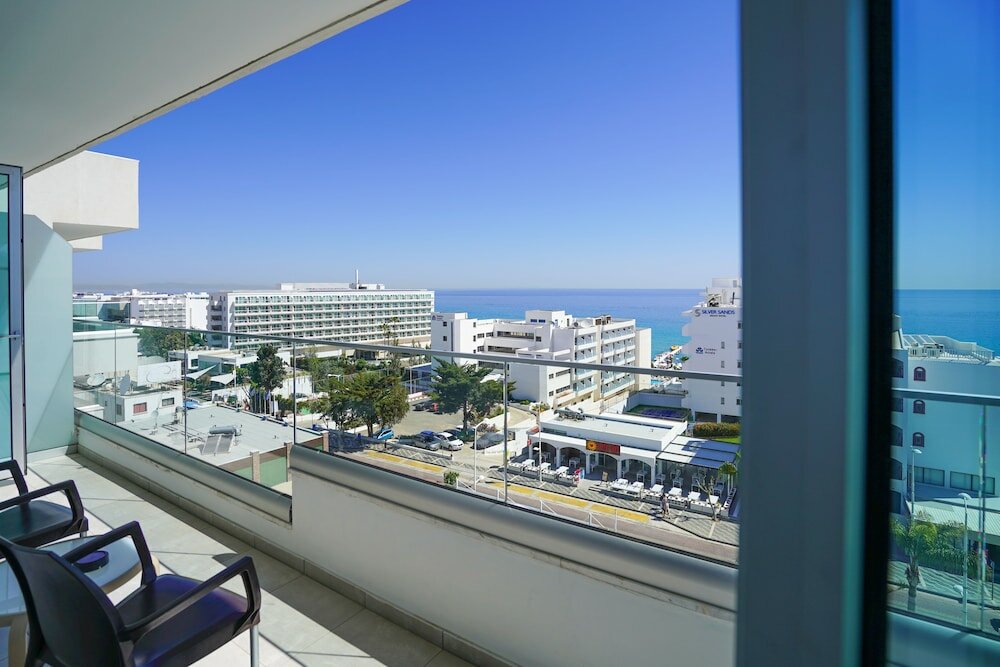 Фото Melini Hotel Suites