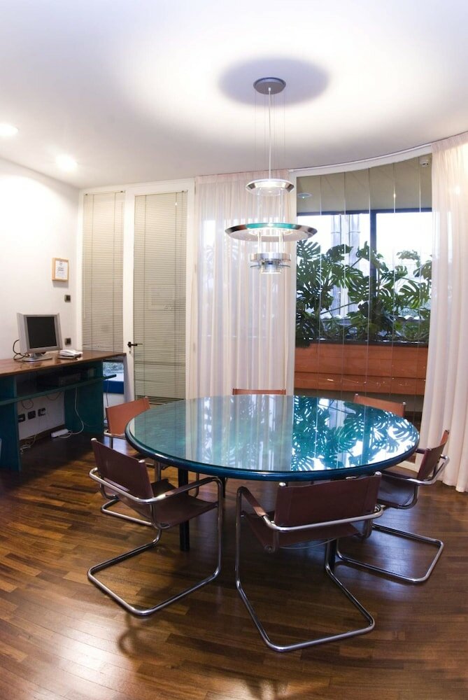 Фото Business Hotel