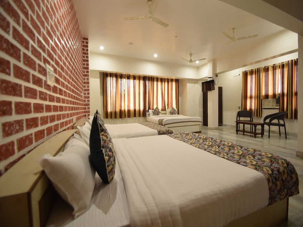 Фото Oyo 30226 Hotel Darshan Palace