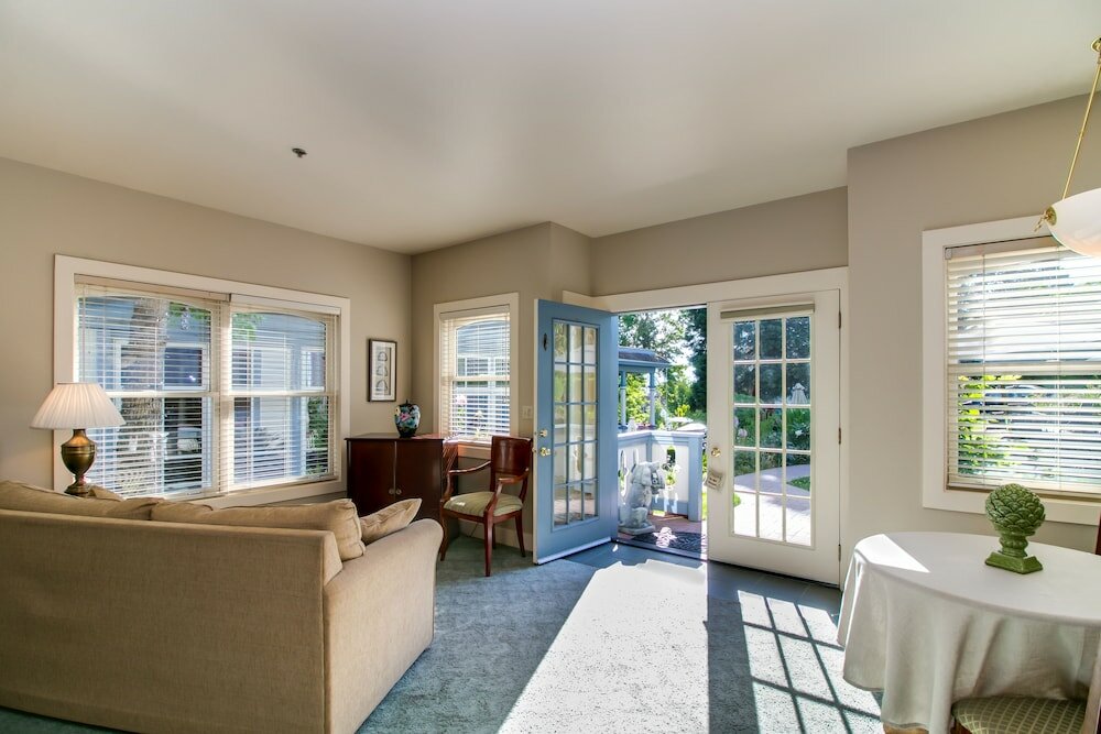 Фото Winchester Inn