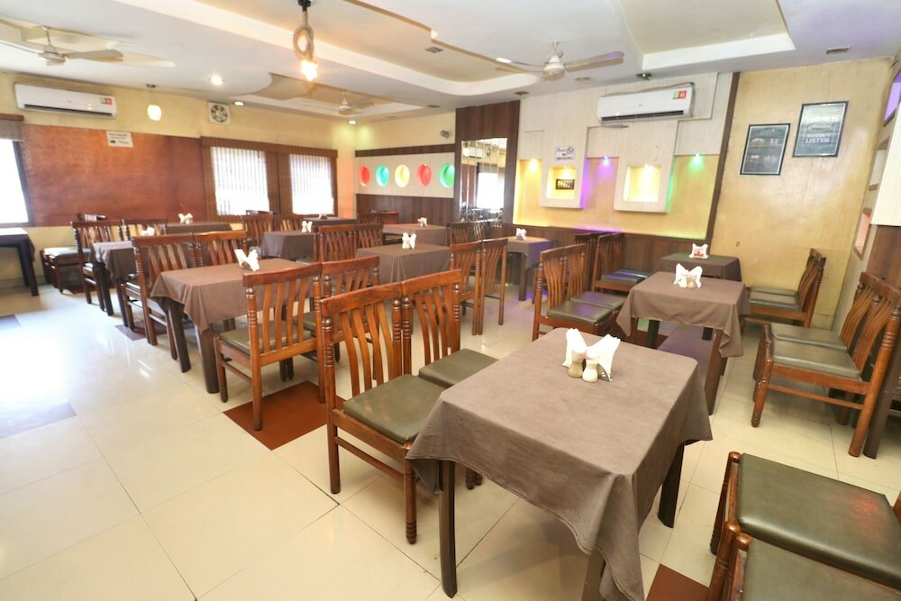 Фото Oyo 30127 Hotel Sabina International