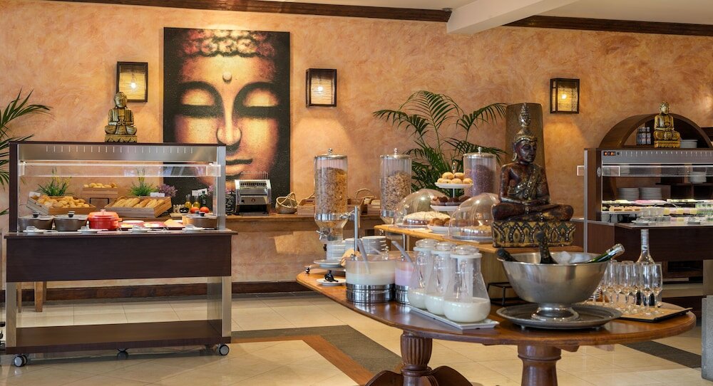 Фото Regency Country Club Apartments Suites