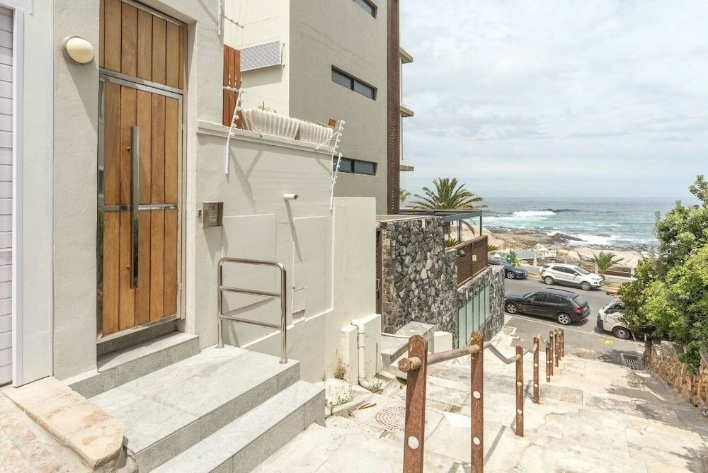 Фото Bantry Beach Luxury Suites