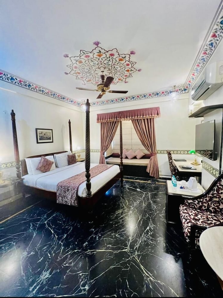 Фото Umaid Mahal - A Heritage Style Boutique Hotel