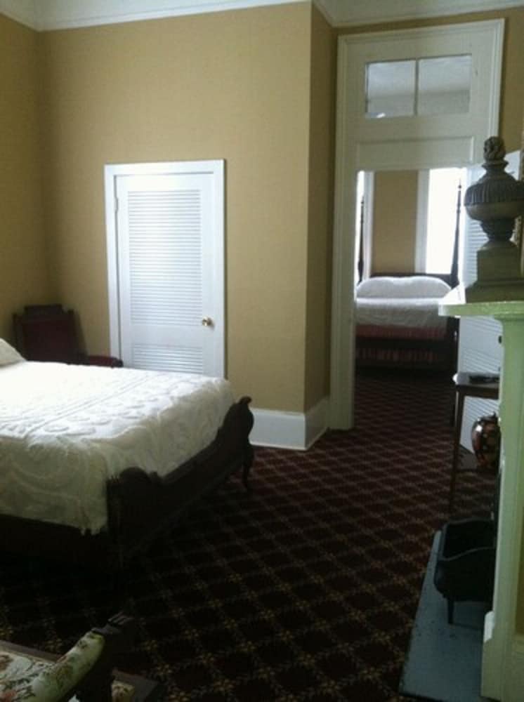 Фото Nine O Five Royal Hotel