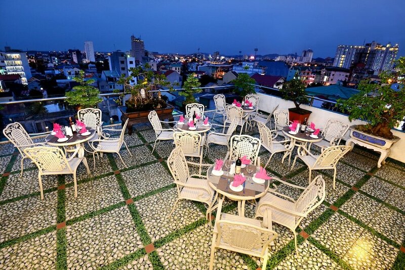 Гостиница Thanh Lich Hue Hotel в Хюэ