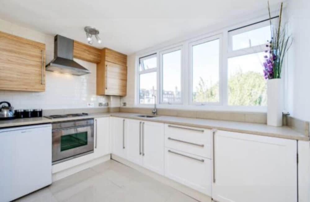 Фото Kensington Olympia Apartments